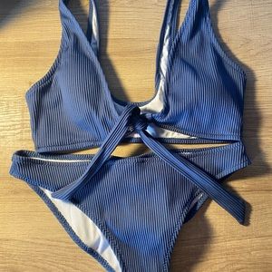 Blue ribbed bikini